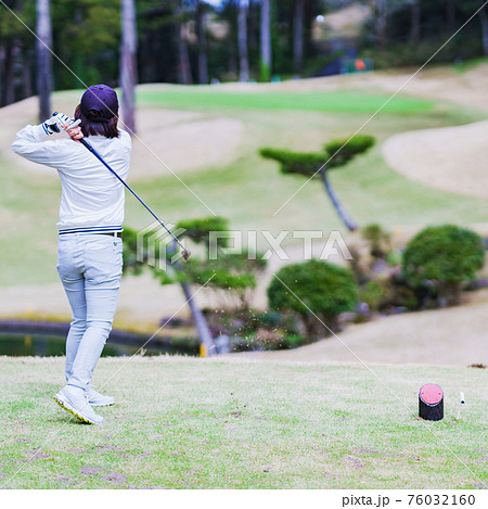 ゴルファー ゴルフ ラウンド スイング ゴルフ場 ゴルファー ゴルフ ラウンド スイング ゴルフ場 76032160