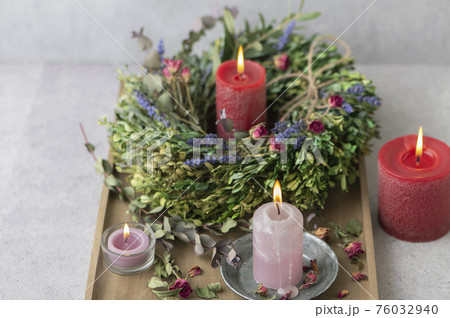 グリーンのリースとキャンドル グリーンのリースとキャンドル 76032940