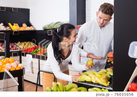 Adult couple deciding on fruits in shop 76035056
