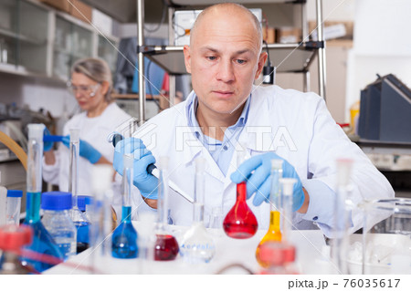 Biochemist analyzing chemical agents Biochemist analyzing chemical agents 76035617