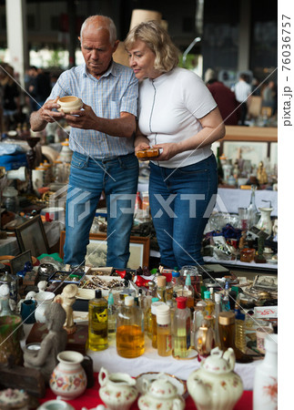 Mature family study range of flea market 76036757