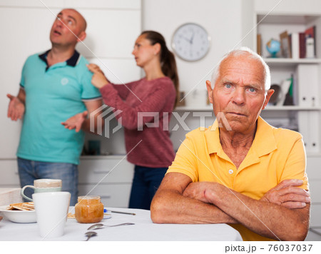 Home quarrel between father and adult children Home quarrel between father and adult children 76037037