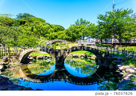 新緑の高城公園 ミニ眼鏡橋 (長崎県諫早市) 新緑の高城公園 ミニ眼鏡橋 (長崎県諫早市) 76037626