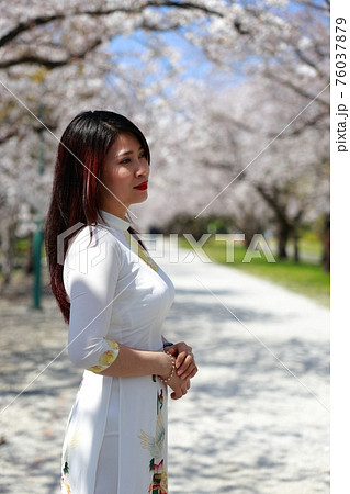 卒業の記念撮影 卒業の記念撮影 76037879