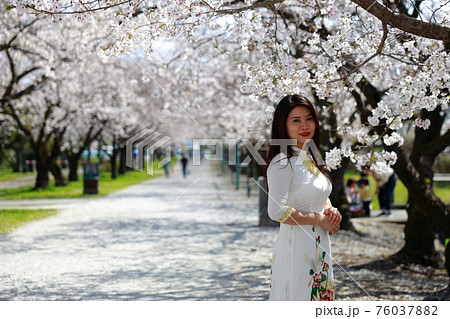 卒業の記念撮影 卒業の記念撮影 76037882