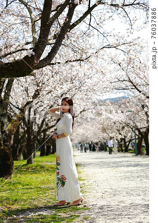 卒業の記念撮影 卒業の記念撮影 76037886