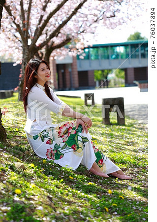 卒業の記念撮影 卒業の記念撮影 76037894