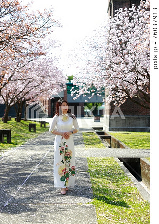 卒業の記念撮影 卒業の記念撮影 76037913