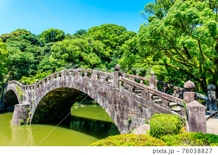 新緑の諫早眼鏡橋　（長崎県諫早市） 76038827
