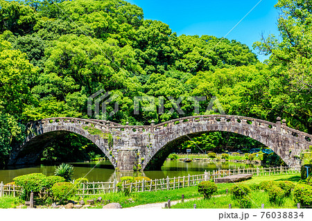 新緑の諫早眼鏡橋　（長崎県諫早市） 76038834