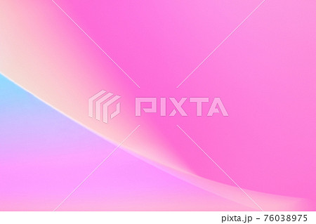 紫色系抽象的背景　緩やかなライン 76038975