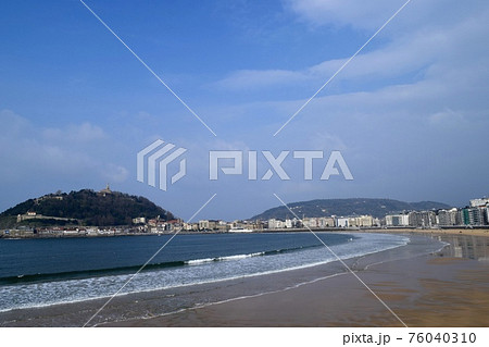 スペイン　ラ・コンチャ海岸の風景 76040310