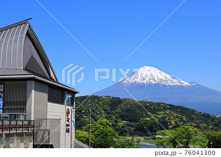 富士川SAより望む富士山　東名高速道路上り線 76041300