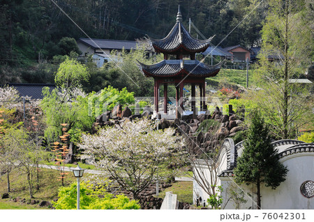 春の冠岳花川砂防公園 桜と望嶽亭 春の冠岳花川砂防公園 桜と望嶽亭 76042301
