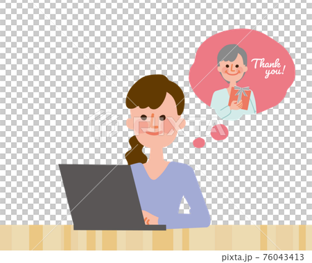 母の日のギフトをパソコンで探す女性 母の日のギフトをパソコンで探す女性 76043413