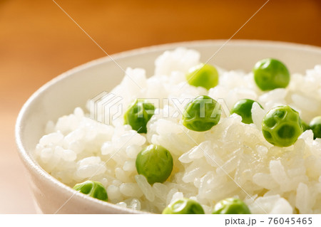 豆ごはん。(ウスイエンドウ使用) 76045465