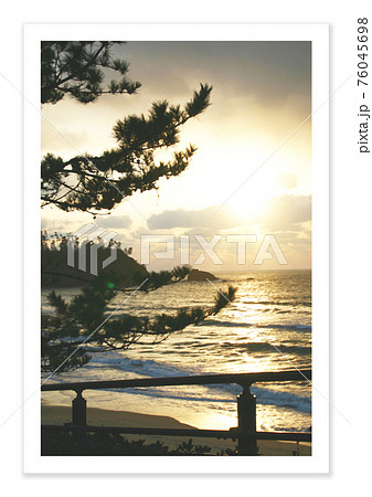 フィルム写真　ノスタルジー　夕陽 76045698