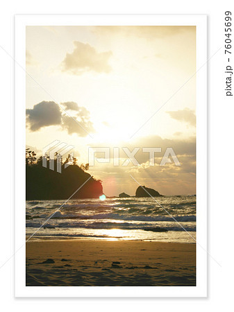フィルム写真　ノスタルジー　夕陽 76045699