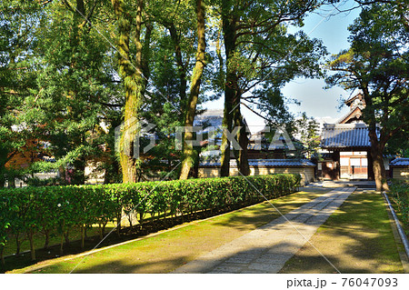 日本最初の禅寺 聖福寺の境内（寺務所）：福岡 76047093