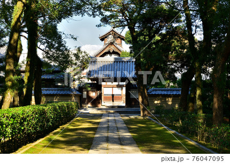 日本最初の禅寺 聖福寺の境内（寺務所）：福岡 76047095