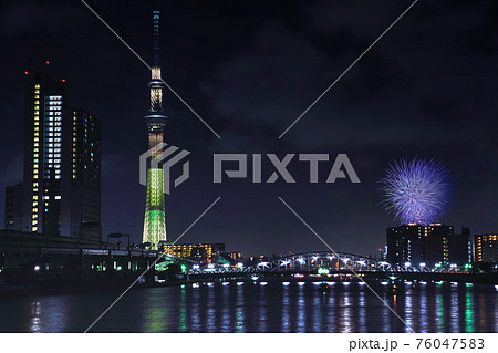 隅田川花火大会「大川端の賑わい」 76047583