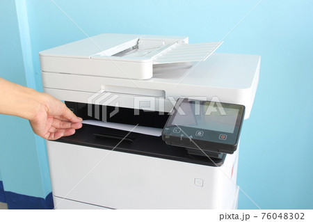 Employees are Photocopying in office 76048302