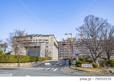 三重県津市　晴天の三重県庁と三重県議会議事堂 76050559