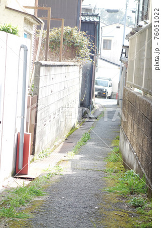 路地裏 76051022