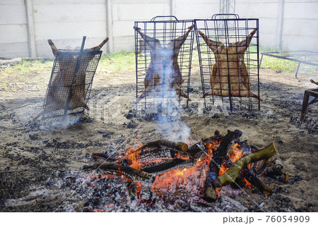 Lamb on the spit 76054909