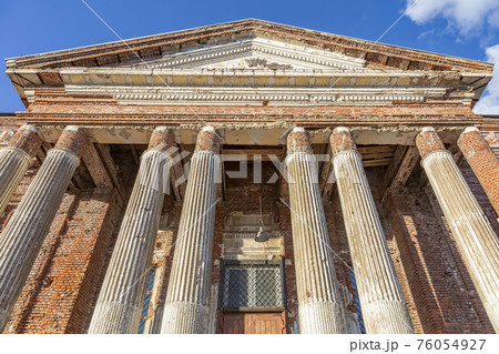 Exterior of the historic Trinity Cathedral in Yakhroma. Russia Exterior of the historic Trinity Cathedral in Yakhroma. Russia 76054927