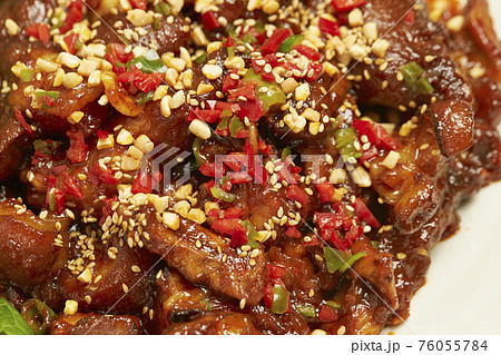 韓国料理の豚足の激辛炒め　韓国料理ヤンニョムチョッパル 76055784