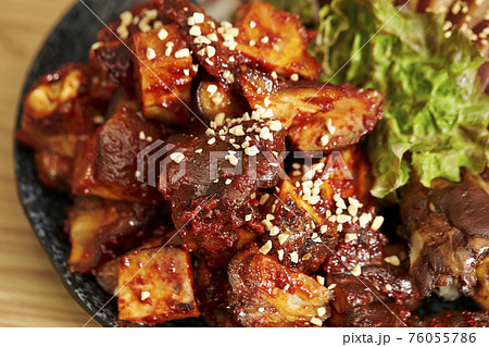 韓国料理の豚足の激辛炒め 韓国料理ヤンニョムチョッパル 韓国料理の豚足の激辛炒め 韓国料理ヤンニョムチョッパル 76055786