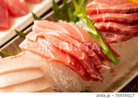 マグロとメカジキのお刺身 76056017