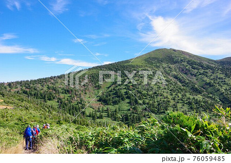 青森県 八甲田山 登山道から赤倉岳を望む 青森県 八甲田山 登山道から赤倉岳を望む 76059485