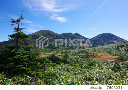 青森県 赤倉岳・井戸岳・大岳・田茂萢湿原を望む 青森県 赤倉岳・井戸岳・大岳・田茂萢湿原を望む 76060514