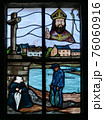 ブルターニュの海辺の小村　サン・カド礼拝堂のステンドグラス 76060916