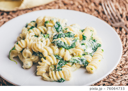 Creamy Pasta with Spinach and Thyme Creamy Pasta with Spinach and Thyme 76064733