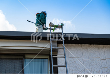 住宅陸屋根の清掃点検作業 住宅陸屋根の清掃点検作業 76064853