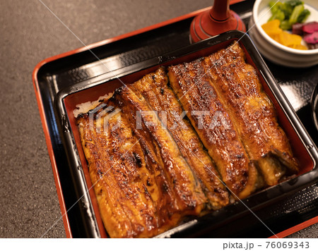 うなぎの蒲焼 クローズアップ うなぎの蒲焼 クローズアップ 76069343