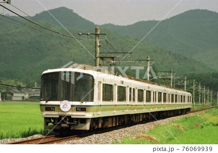 JR西日本221系 快速 丹波路ホリデー221の写真素材 [76069939] - PIXTA