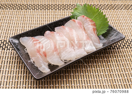 鯛のお刺身 76070988