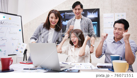 Group meeting of startup business 76071551