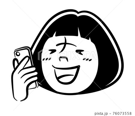スマホを見ている女の子のモノクロイラストのイラスト素材