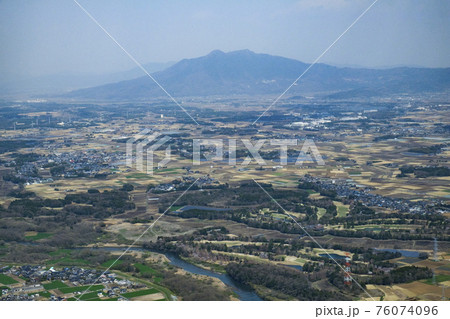 つくば市上空から筑波山の航空写真 76074096