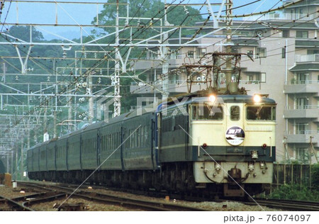 JR東日本EF65 + JR西日本24系 寝台特急瀬戸の写真素材 [76074097] - PIXTA