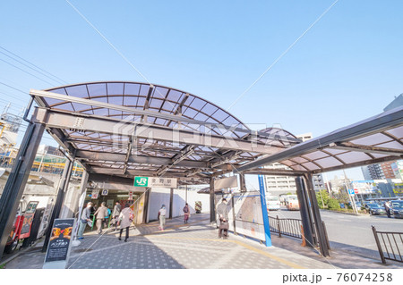 都市風景　常磐線金町駅南口前のロータリーと街並み　東京都葛飾区 76074258