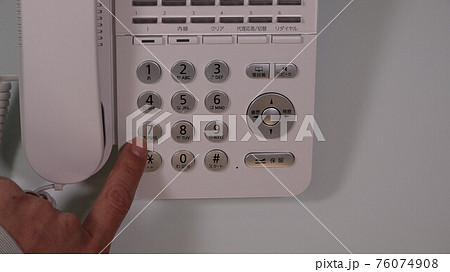 電話機7印を押す動作 電話機7印を押す動作 76074908