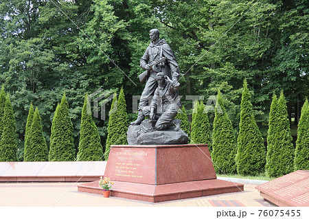Monument dedicated to soldiers scouts installed in Kaliningrad in Victory Park. 76075455