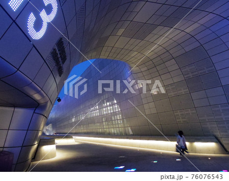 東大門デザインプラザの中道 76076543