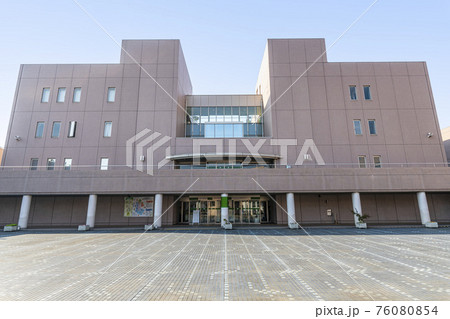 三重県津市 快晴の三重県立図書館 三重県津市 快晴の三重県立図書館 76080854